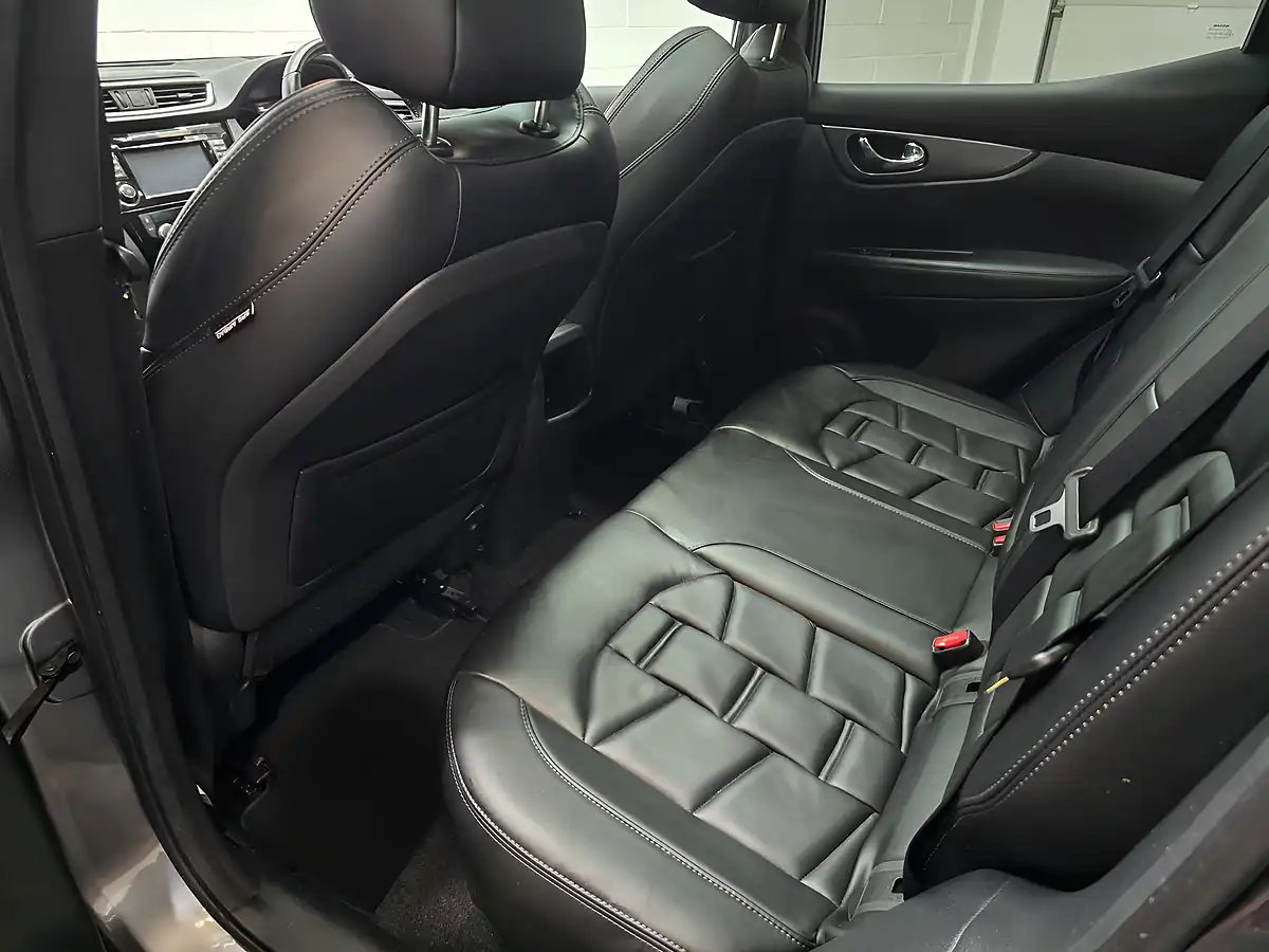 Used 2017 Nissan Qashqai Tekna+ Grey - Interior and Exterior details 13