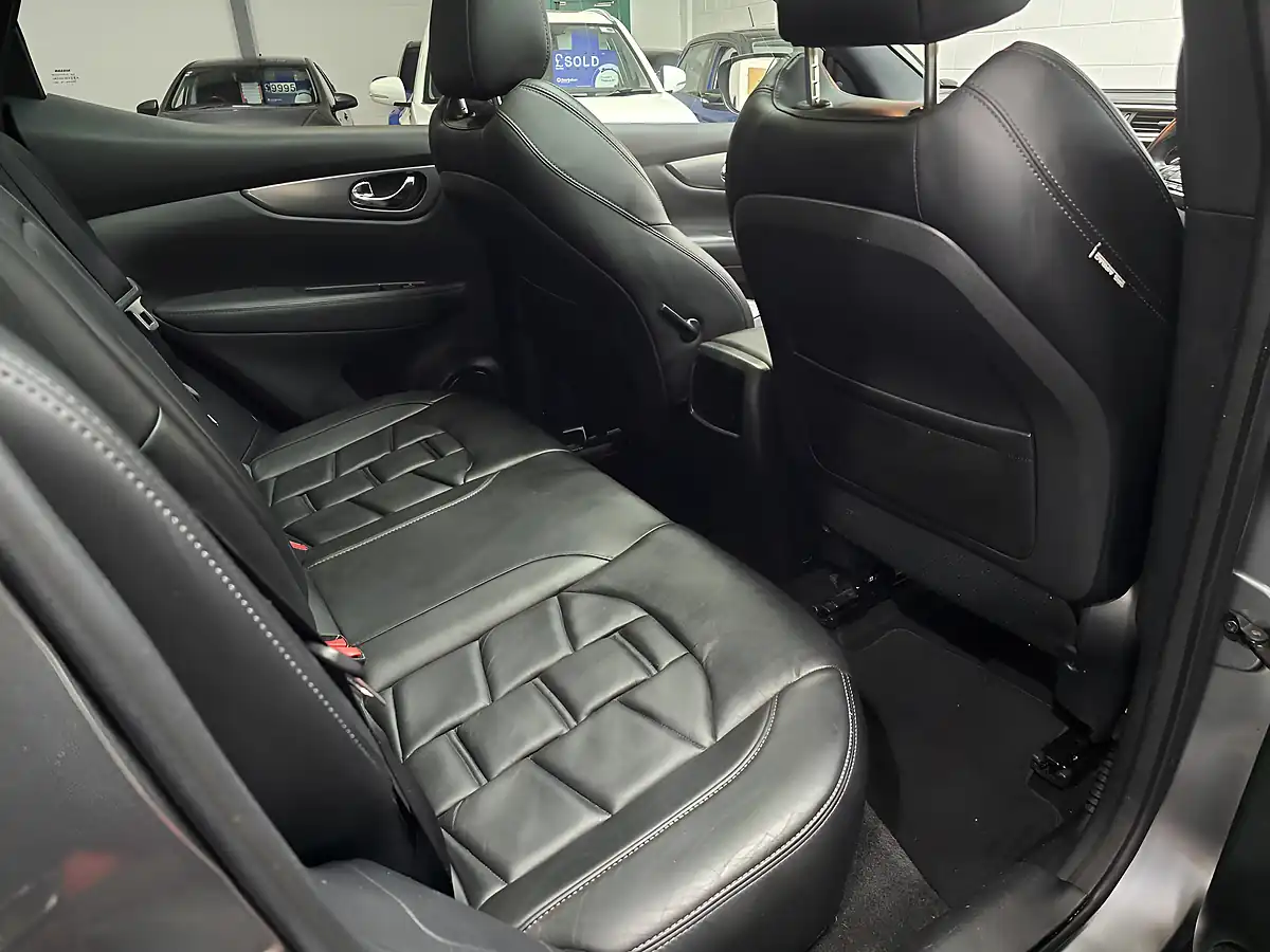 Used 2017 Nissan Qashqai Tekna+ Grey - Interior and Exterior details 14