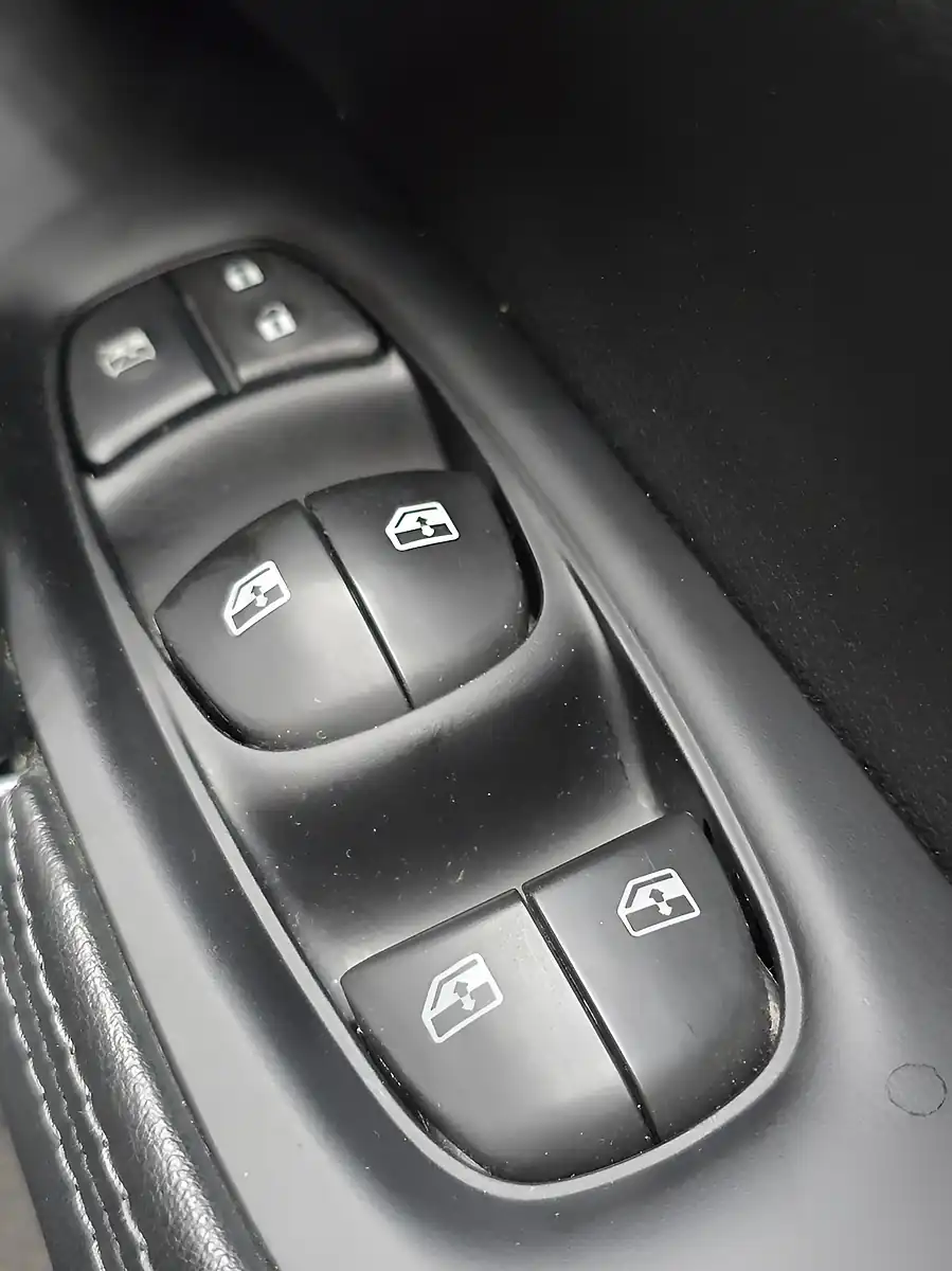 Used 2017 Nissan Qashqai Tekna+ Grey - Interior and Exterior details 15