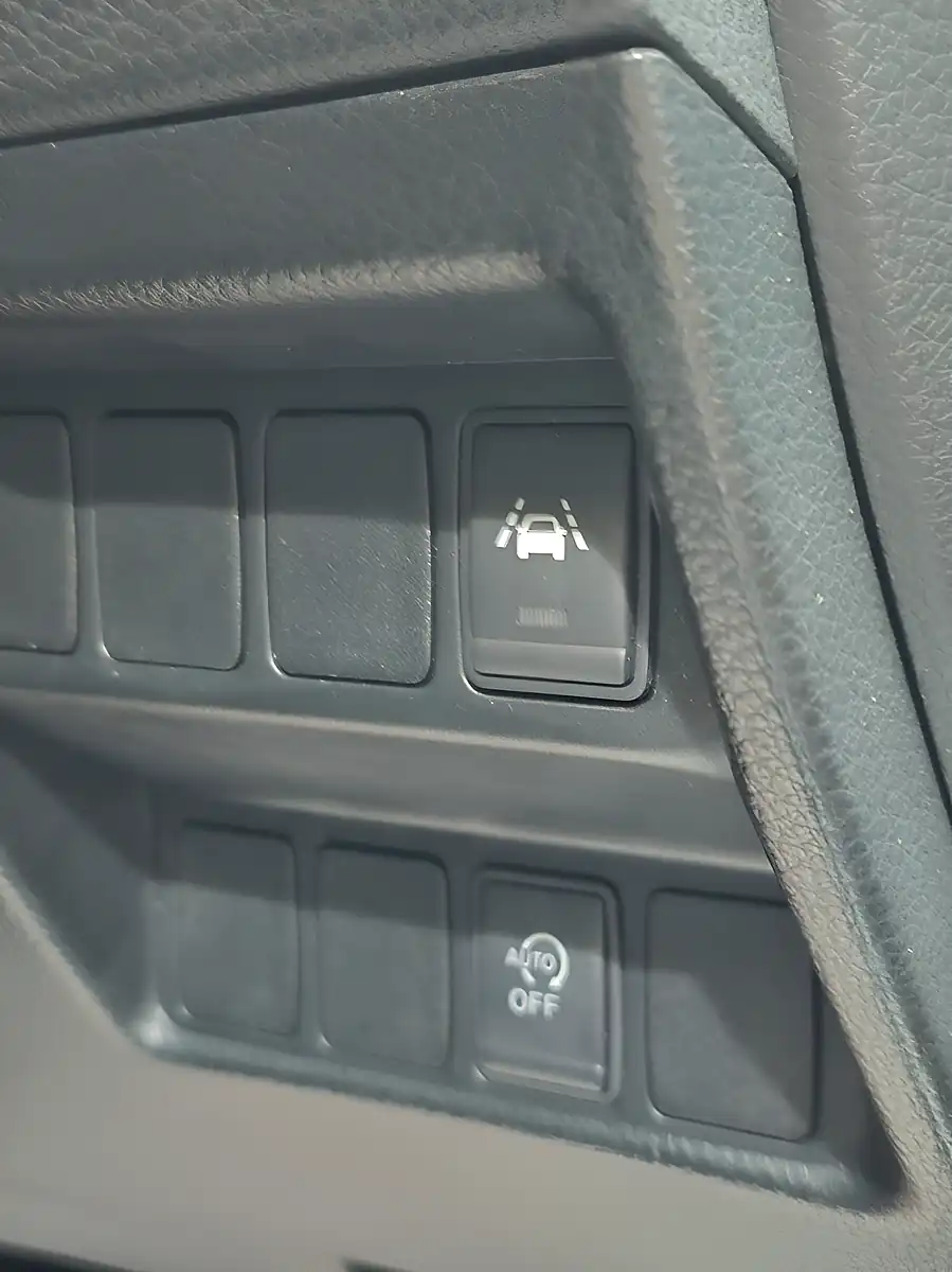 Used 2017 Nissan Qashqai Tekna+ Grey - Interior and Exterior details 16
