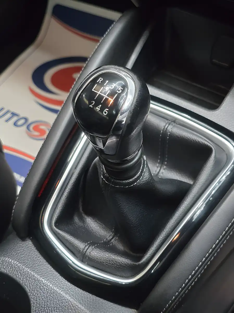Used 2017 Nissan Qashqai Tekna+ Grey - Interior and Exterior details 17