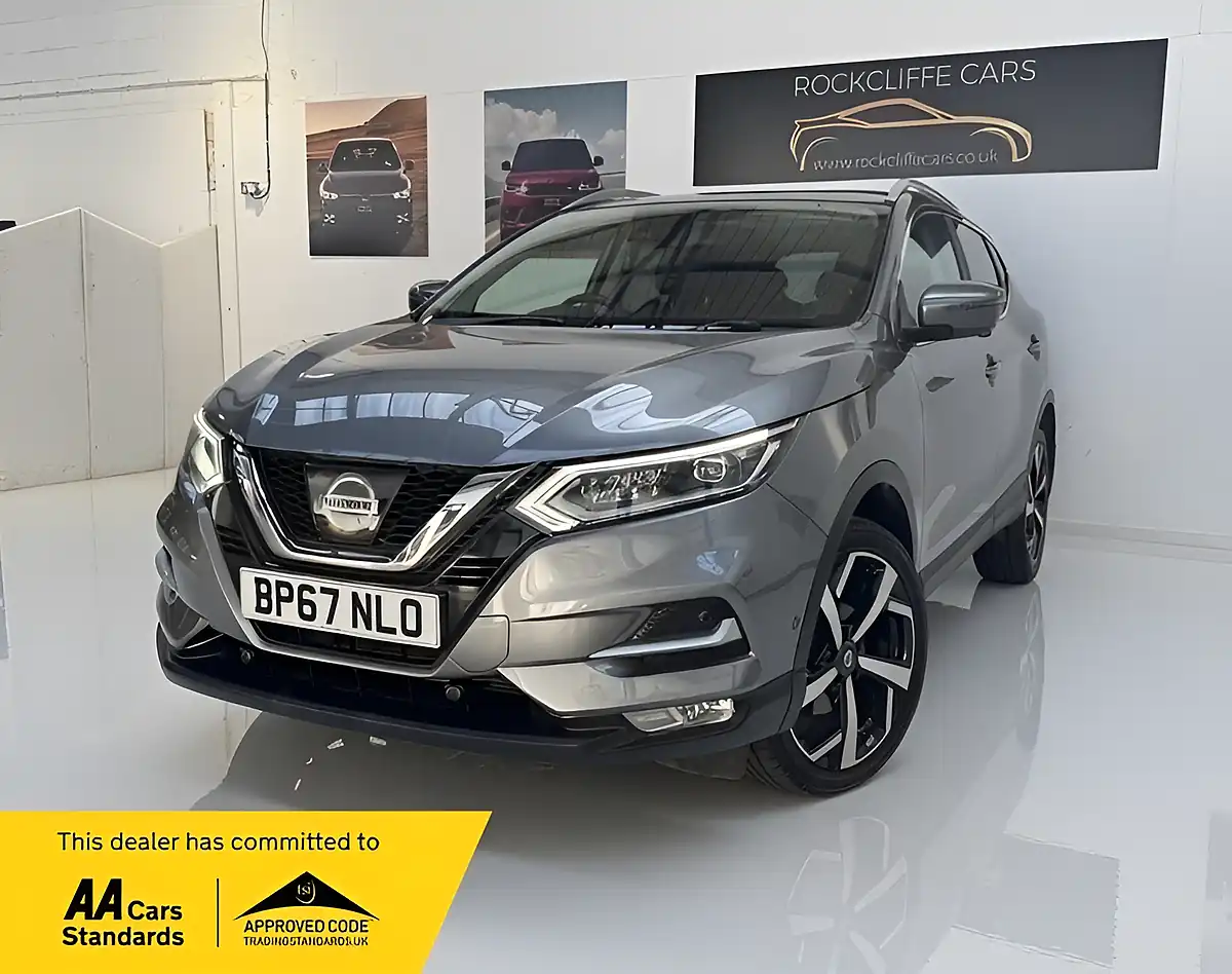 Used 2017 Nissan Qashqai Tekna Grey - Front View