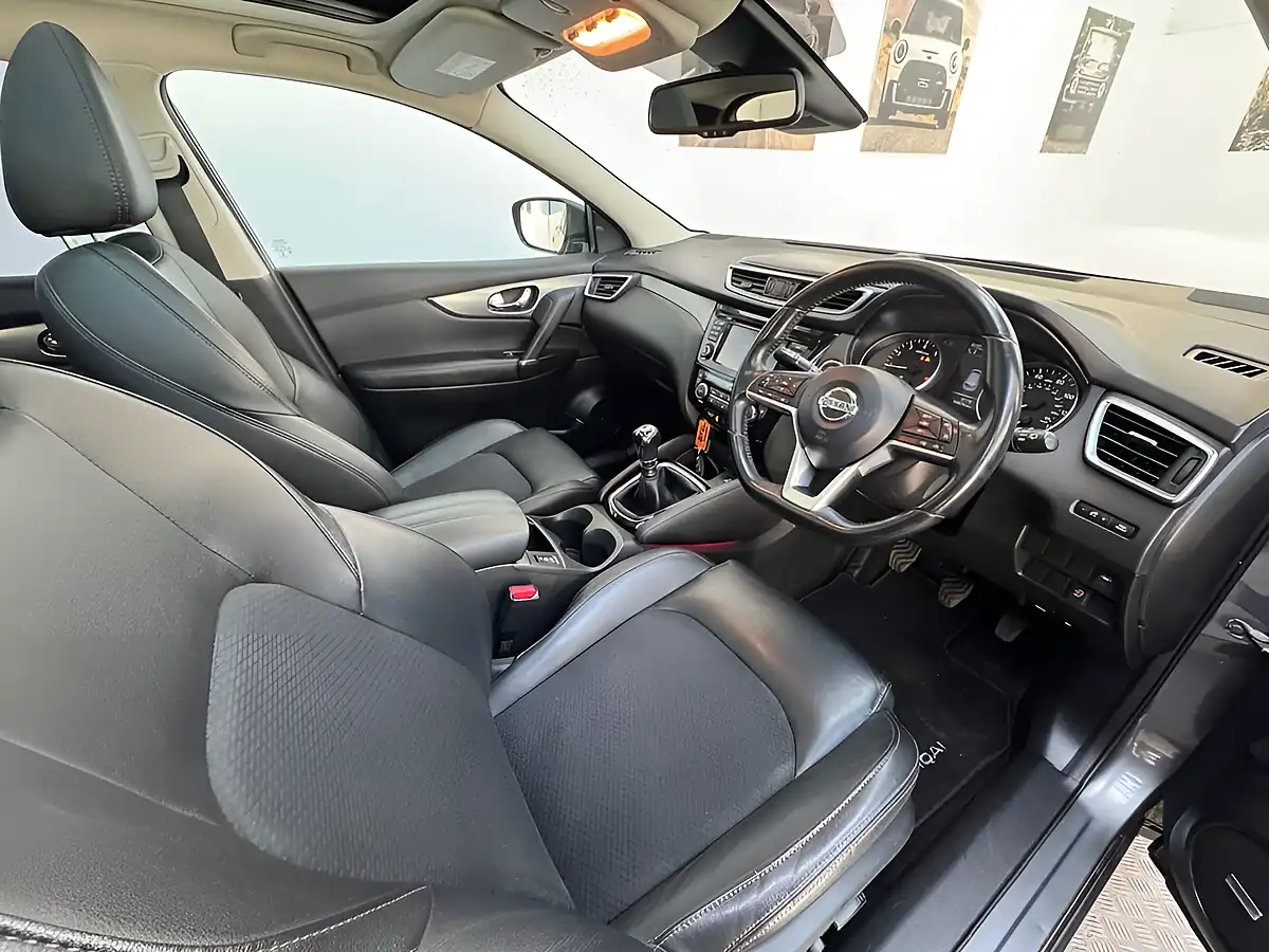 Used 2017 Nissan Qashqai Tekna Grey - Interior and Exterior details 10