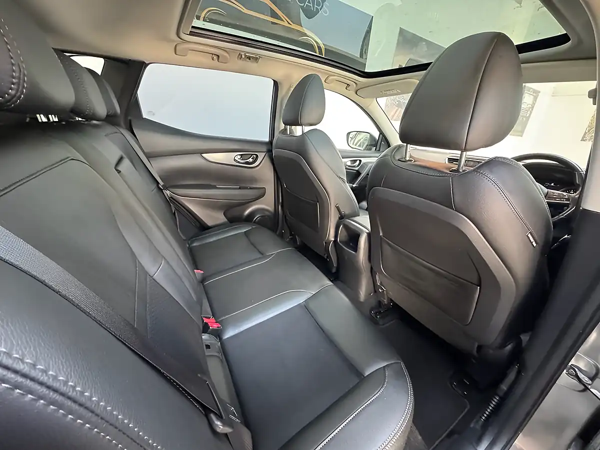 Used 2017 Nissan Qashqai Tekna Grey - Interior and Exterior details 12