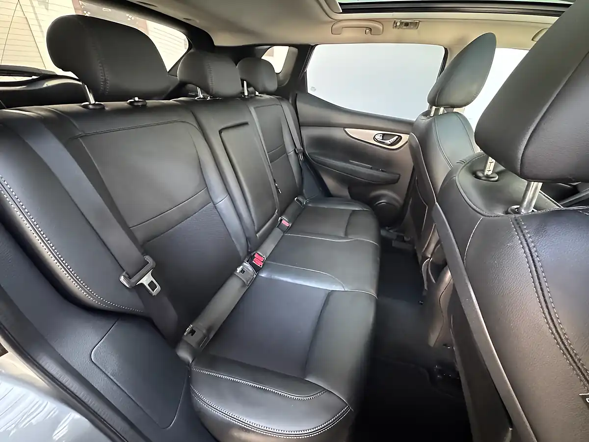 Used 2017 Nissan Qashqai Tekna Grey - Interior and Exterior details 13