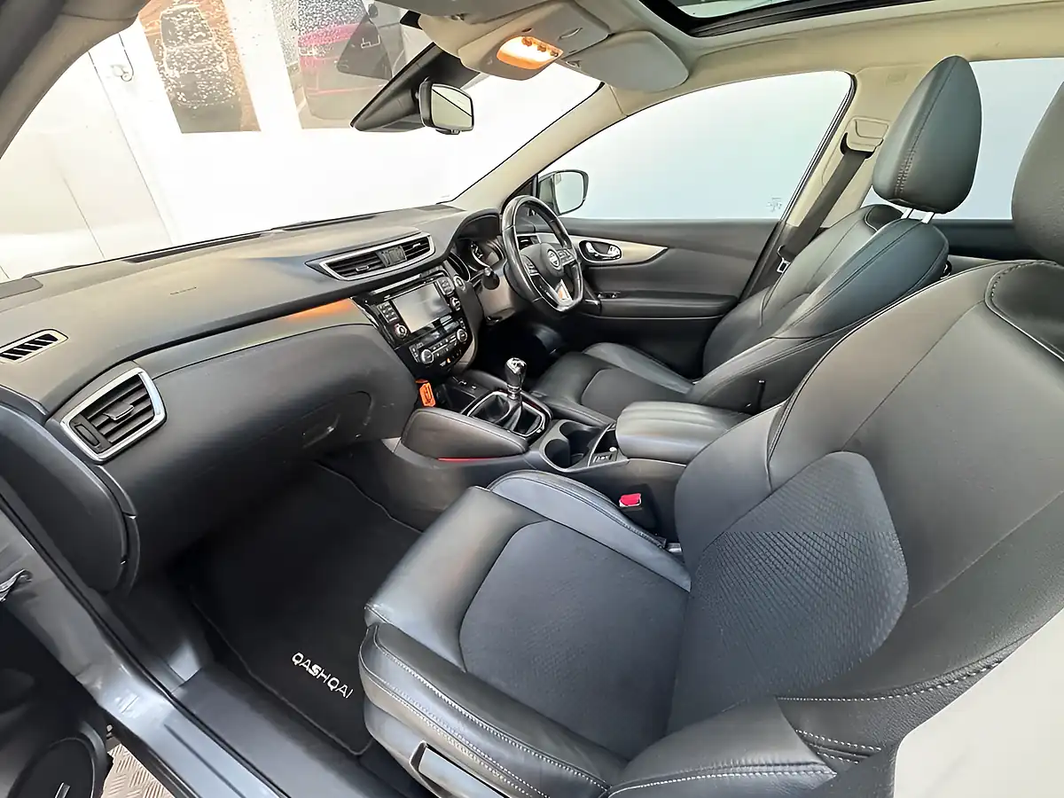 Used 2017 Nissan Qashqai Tekna Grey - Interior and Exterior details 14