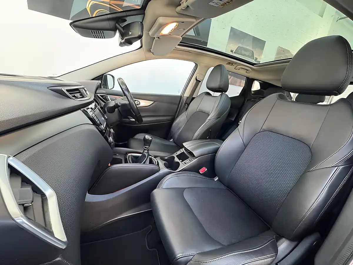 Used 2017 Nissan Qashqai Tekna Grey - Interior and Exterior details 15