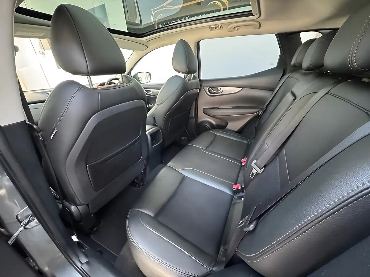Used 2017 Nissan Qashqai Tekna Grey - Interior and Exterior details 16