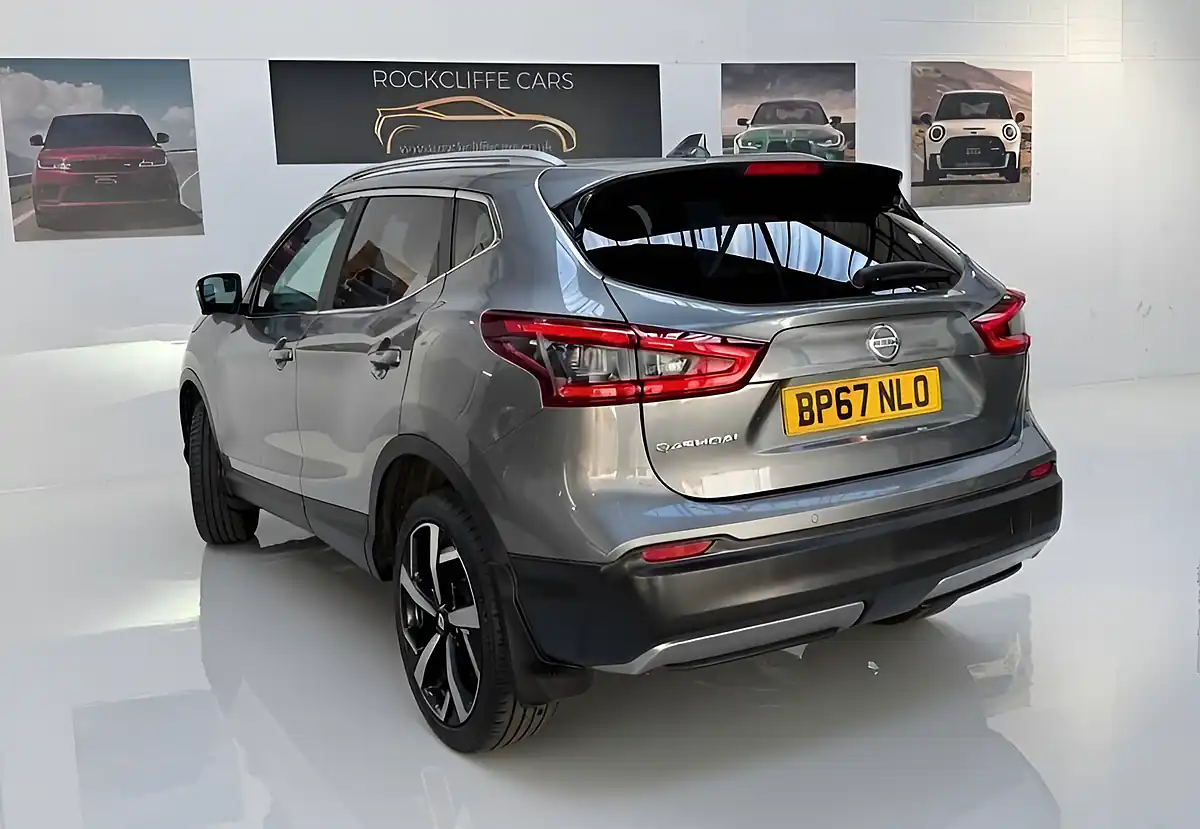 Used 2017 Nissan Qashqai Tekna Grey - Interior and Exterior details 4