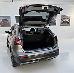 Used 2017 Nissan Qashqai Tekna Grey - Interior and Exterior details 5