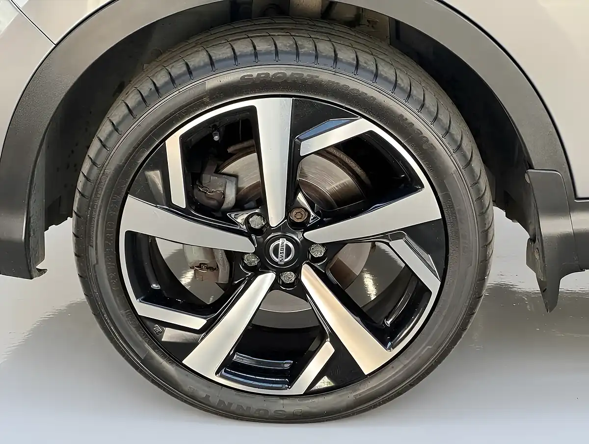 Used 2017 Nissan Qashqai Tekna Grey - Interior and Exterior details 6