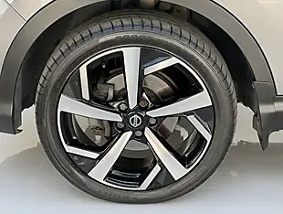 Used 2017 Nissan Qashqai Tekna Grey - Interior and Exterior details 7