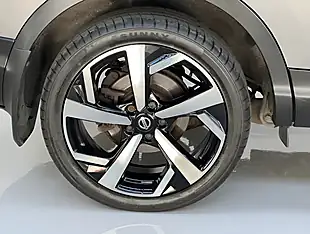 Used 2017 Nissan Qashqai Tekna Grey - Interior and Exterior details 8