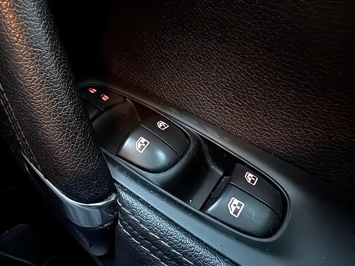 Used 2017 Nissan Qashqai Tekna Gun Metal Grey - Interior and Exterior details 19