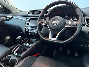 Used 2017 Nissan Qashqai Tekna Gun Metal Grey - Interior and Exterior details 3
