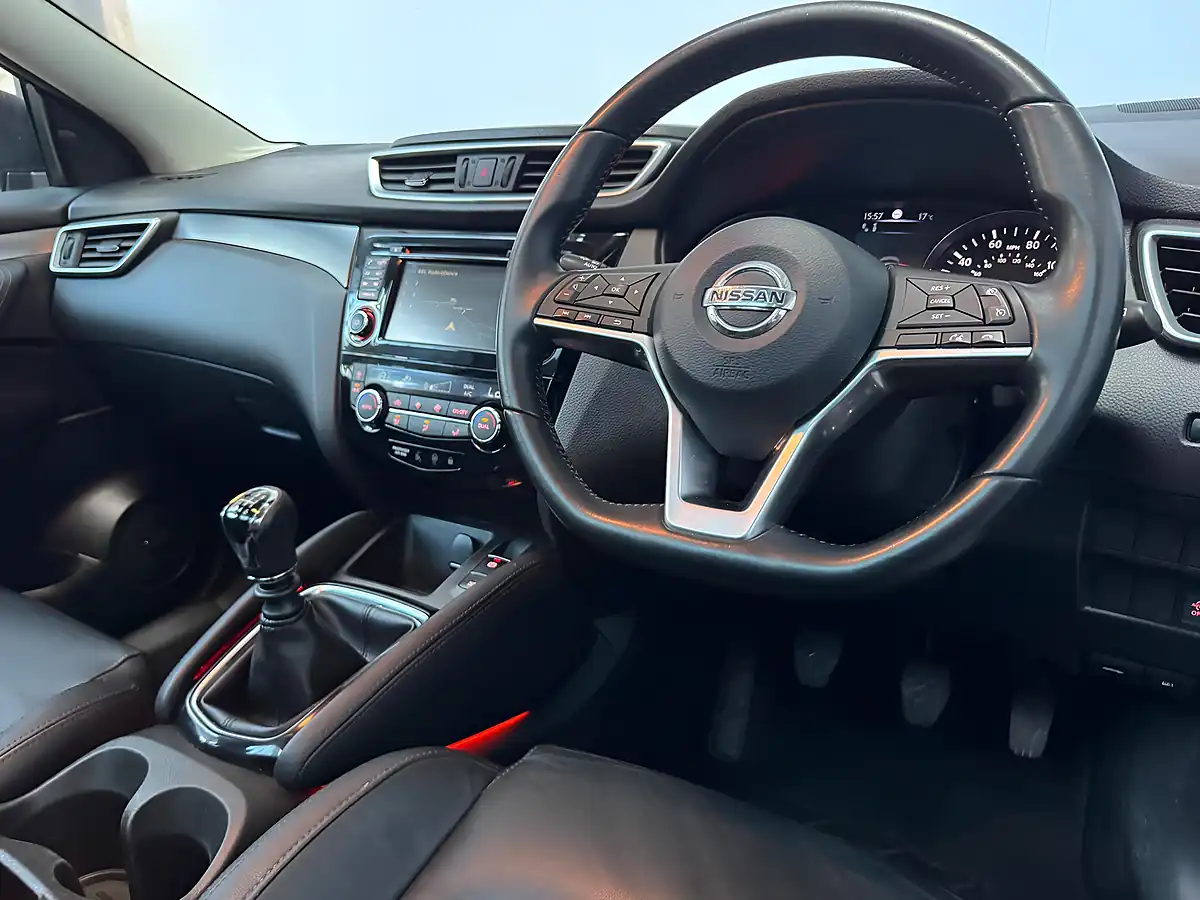 Used 2017 Nissan Qashqai Tekna Gun Metal Grey - Interior and Exterior details 3