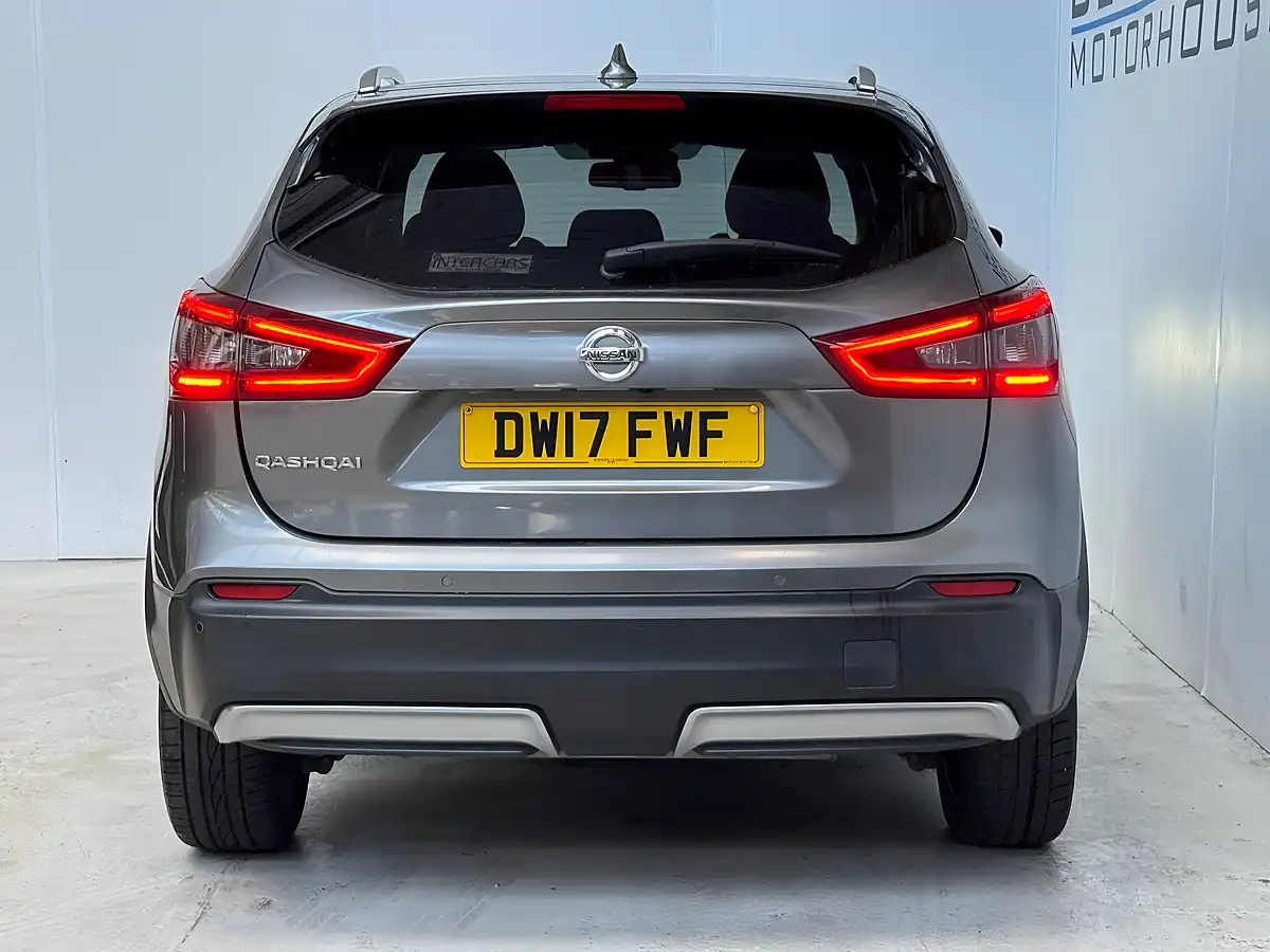 Used 2017 Nissan Qashqai Tekna Gun Metal Grey - Interior and Exterior details 5