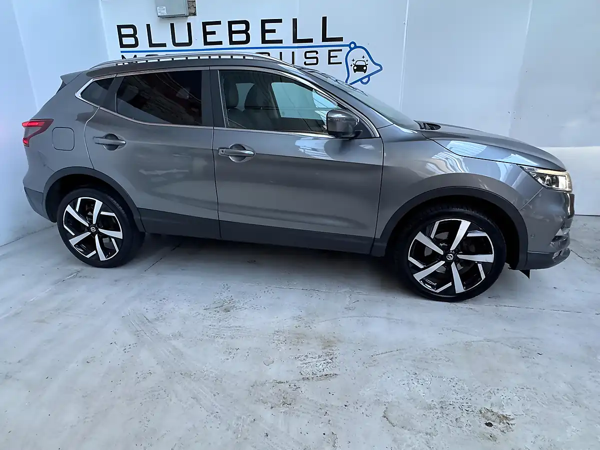 Used 2017 Nissan Qashqai Tekna Gun Metal Grey - Interior and Exterior details 8