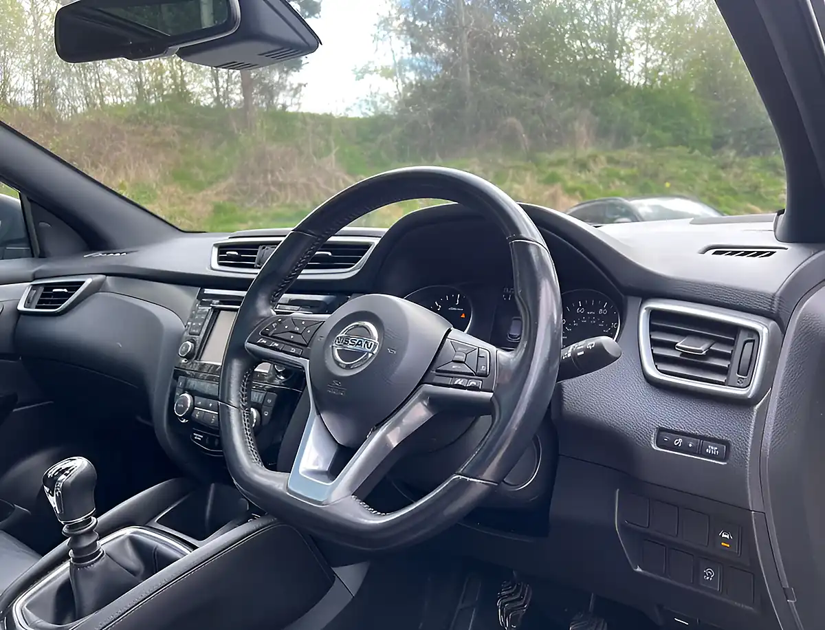 Used 2017 Nissan Qashqai Tekna+ Gun Metallic - Interior and Exterior details 10