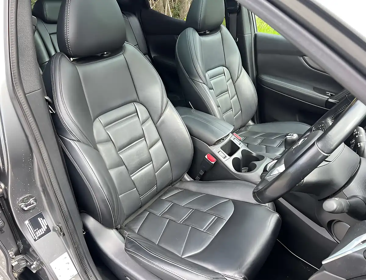 Used 2017 Nissan Qashqai Tekna+ Gun Metallic - Interior and Exterior details 11
