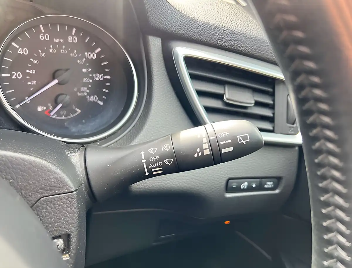 Used 2017 Nissan Qashqai Tekna+ Gun Metallic - Interior and Exterior details 14