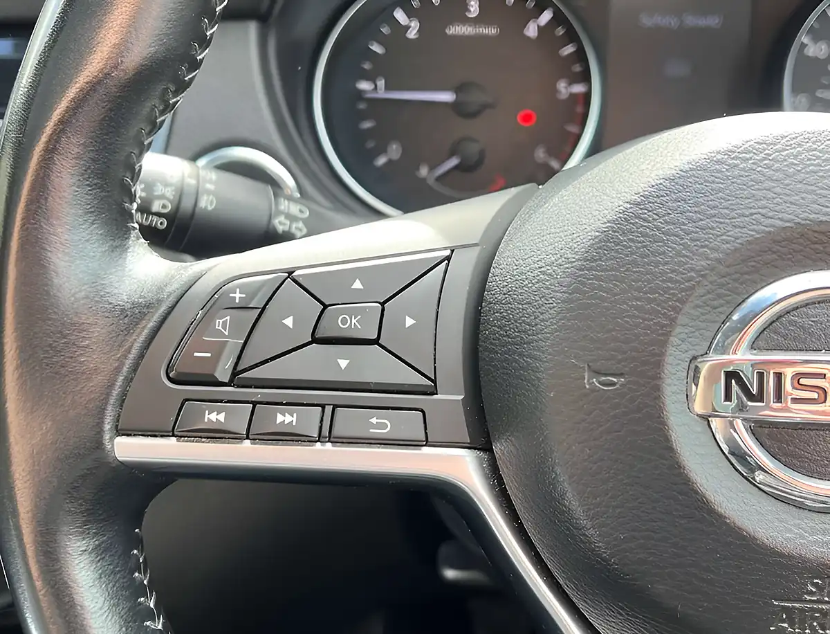 Used 2017 Nissan Qashqai Tekna+ Gun Metallic - Interior and Exterior details 15