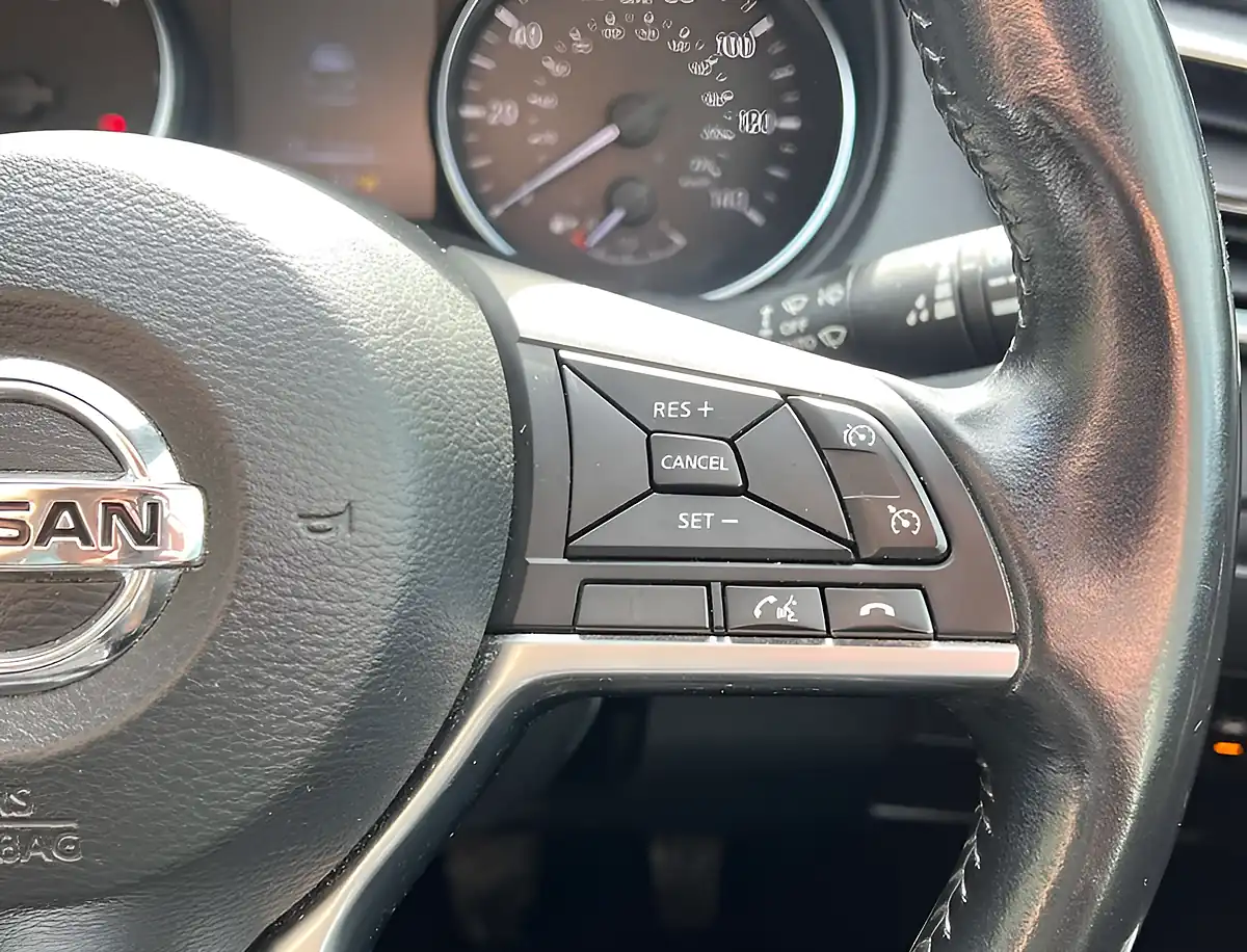 Used 2017 Nissan Qashqai Tekna+ Gun Metallic - Interior and Exterior details 16