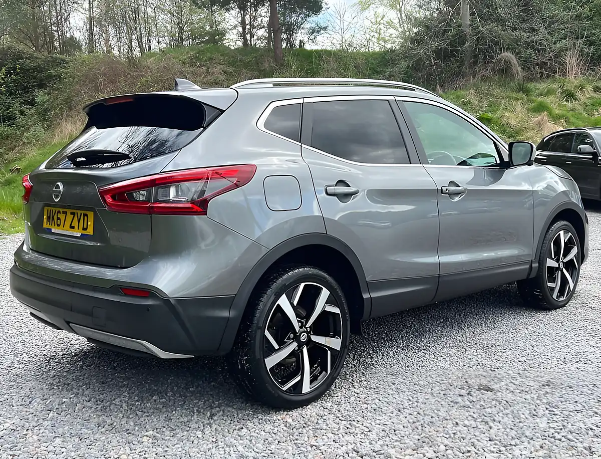 Used 2017 Nissan Qashqai Tekna+ Gun Metallic - Interior and Exterior details 3