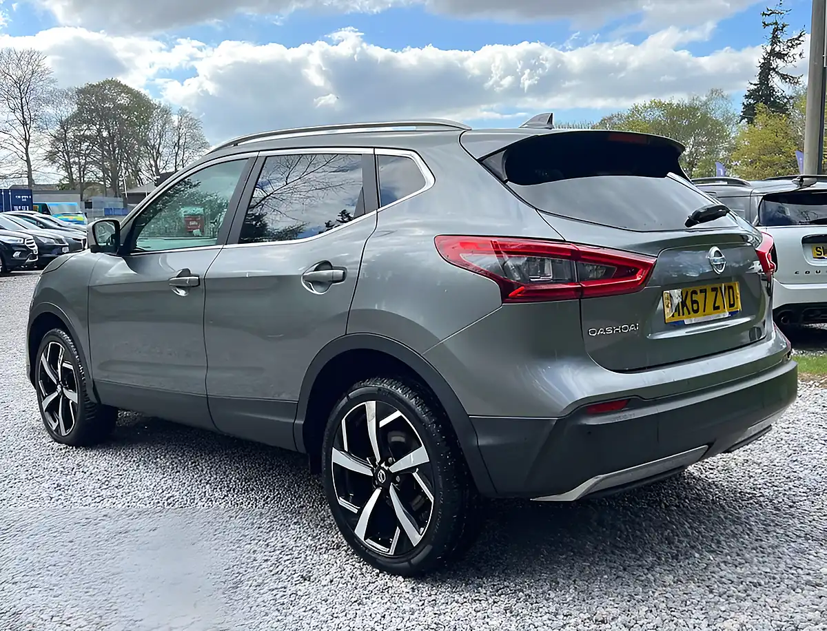 Used 2017 Nissan Qashqai Tekna+ Gun Metallic - Interior and Exterior details 5