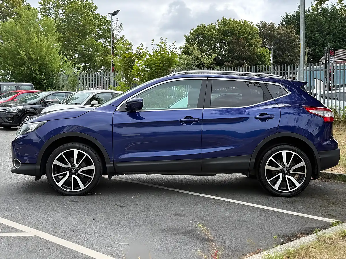 Used 2017 Nissan Qashqai Tekna - Interior and Exterior details 7