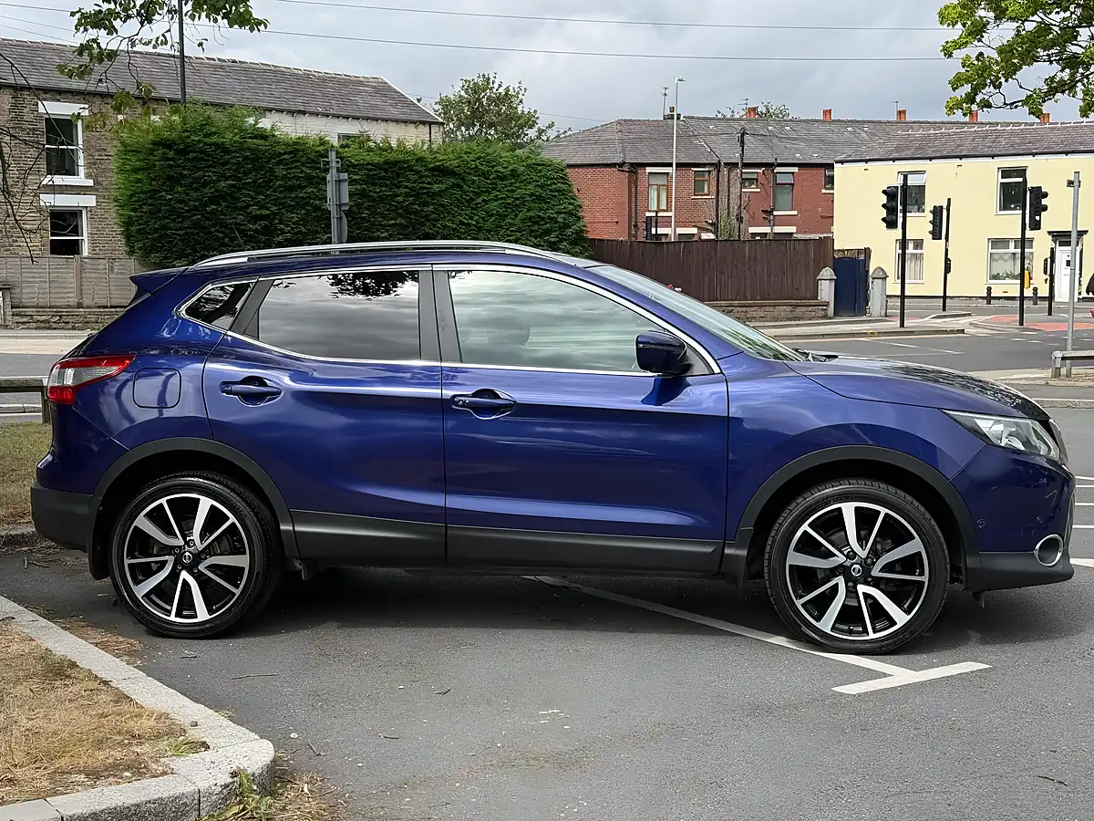Used 2017 Nissan Qashqai Tekna - Interior and Exterior details 8