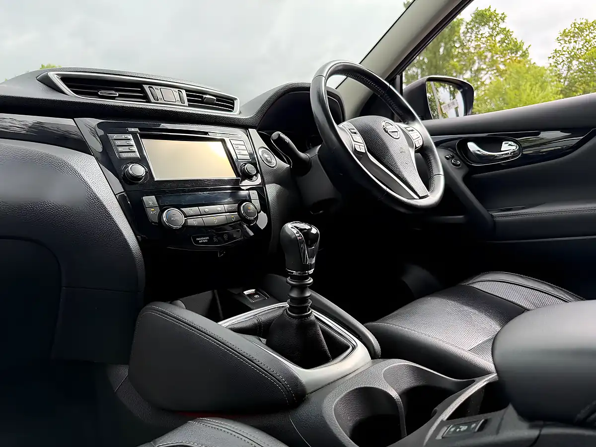 Used 2017 Nissan Qashqai Tekna - Interior and Exterior details 9