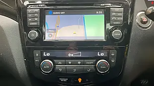 Used 2017 Nissan Qashqai Tekna Magnetic Red - Interior and Exterior details 11