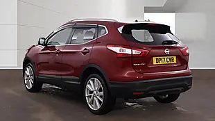 Used 2017 Nissan Qashqai Tekna Magnetic Red - Interior and Exterior details 3