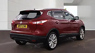 Used 2017 Nissan Qashqai Tekna Magnetic Red - Interior and Exterior details 4