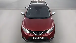 Used 2017 Nissan Qashqai Tekna Magnetic Red - Interior and Exterior details 7