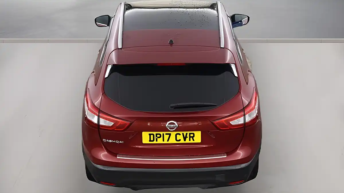 Used 2017 Nissan Qashqai Tekna Magnetic Red - Interior and Exterior details 8
