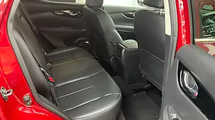 Used 2017 Nissan Qashqai Tekna Magnetic Red - Interior and Exterior details 9