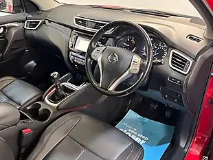 Used 2017 Nissan Qashqai Tekna Red - Interior and Exterior details 12