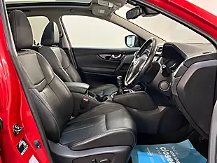 Used 2017 Nissan Qashqai Tekna Red - Interior and Exterior details 13
