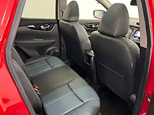 Used 2017 Nissan Qashqai Tekna Red - Interior and Exterior details 16