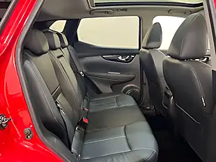 Used 2017 Nissan Qashqai Tekna Red - Interior and Exterior details 17
