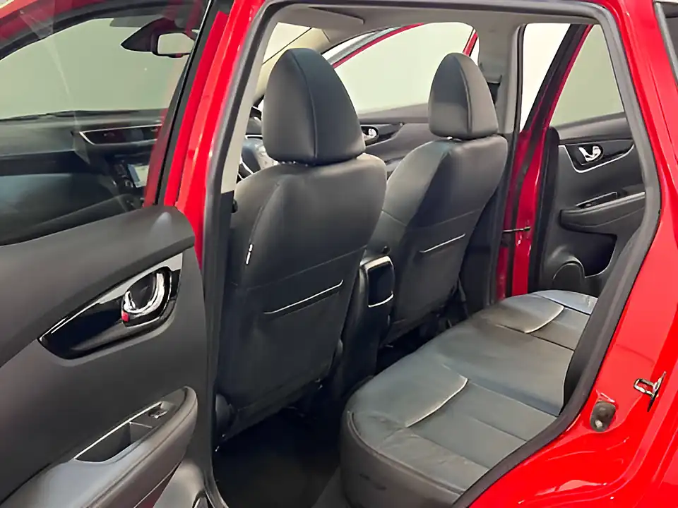 Used 2017 Nissan Qashqai Tekna Red - Interior and Exterior details 18