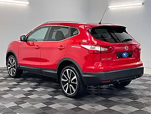 Used 2017 Nissan Qashqai Tekna Red - Interior and Exterior details 7