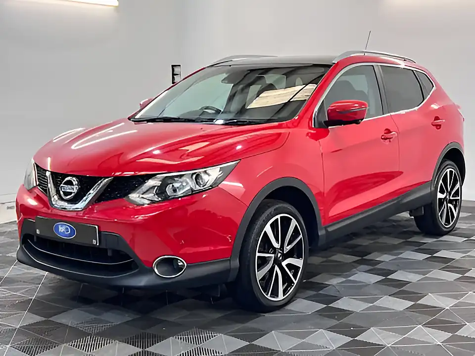Used 2017 Nissan Qashqai Tekna Red - Interior and Exterior details 9