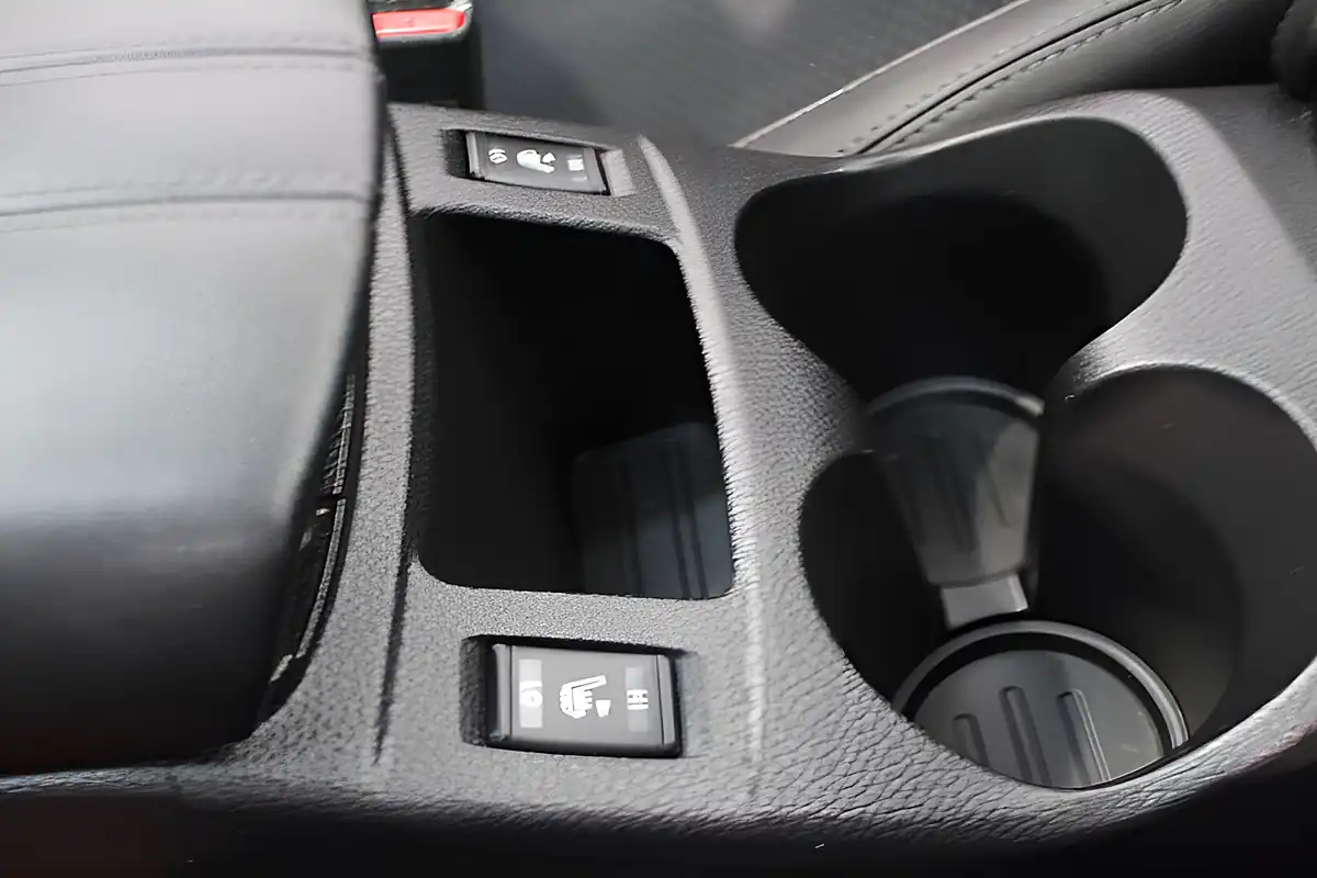 Used 2017 Nissan Qashqai Tekna Red - Interior and Exterior details 11