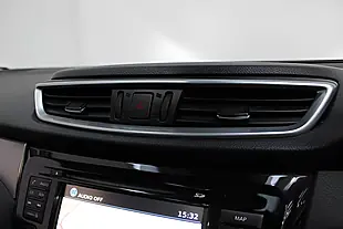 Used 2017 Nissan Qashqai Tekna Red - Interior and Exterior details 12