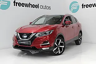 Used 2017 Nissan Qashqai Tekna Red - Interior and Exterior details 2
