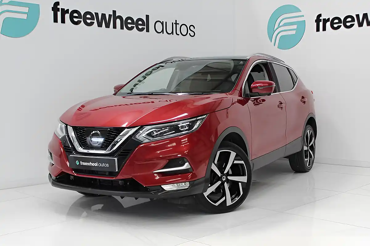 Used 2017 Nissan Qashqai Tekna Red - Interior and Exterior details 2