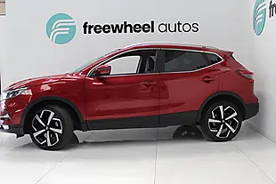 Used 2017 Nissan Qashqai Tekna Red - Interior and Exterior details 4